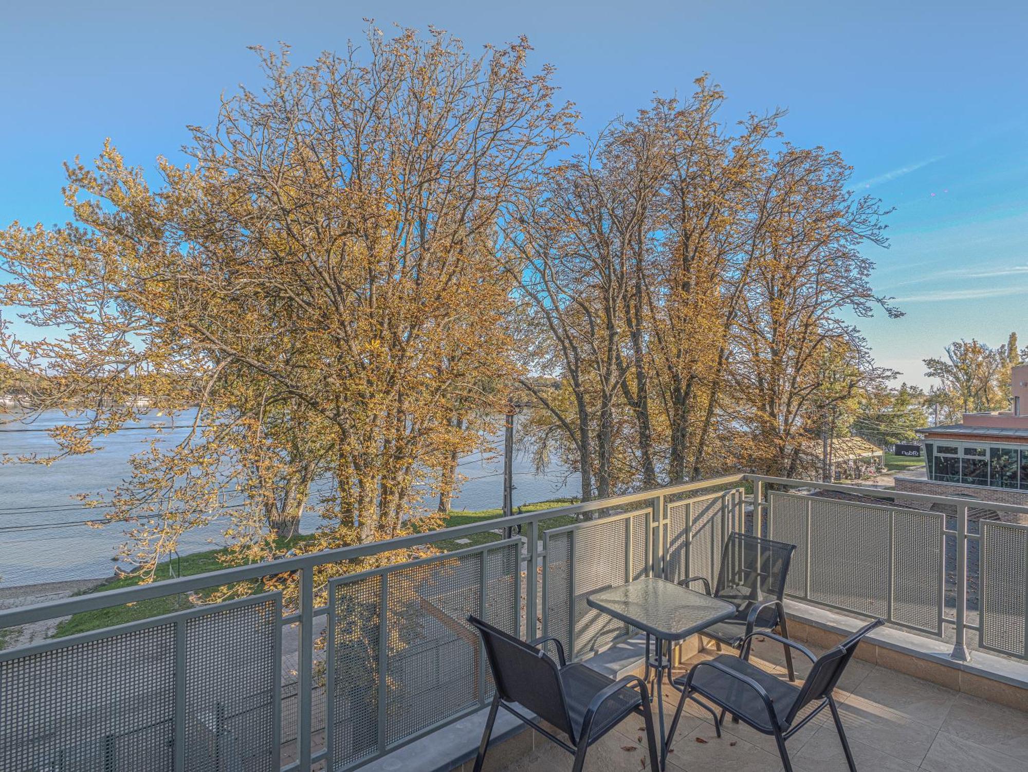 Holiday Beach Budapest Wellness Hotel With Sauna Park Exterior photo