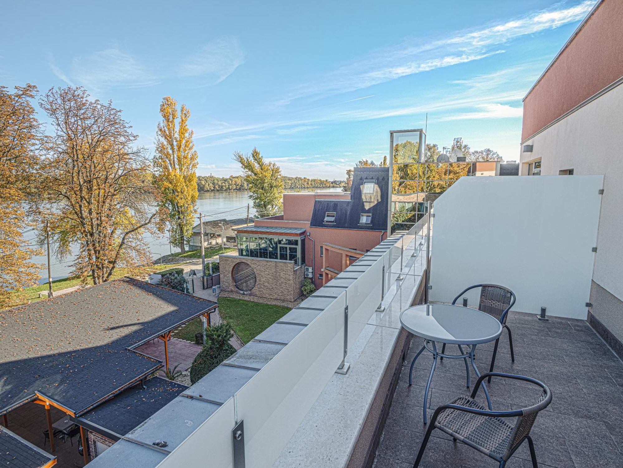Holiday Beach Budapest Wellness Hotel With Sauna Park Exterior photo