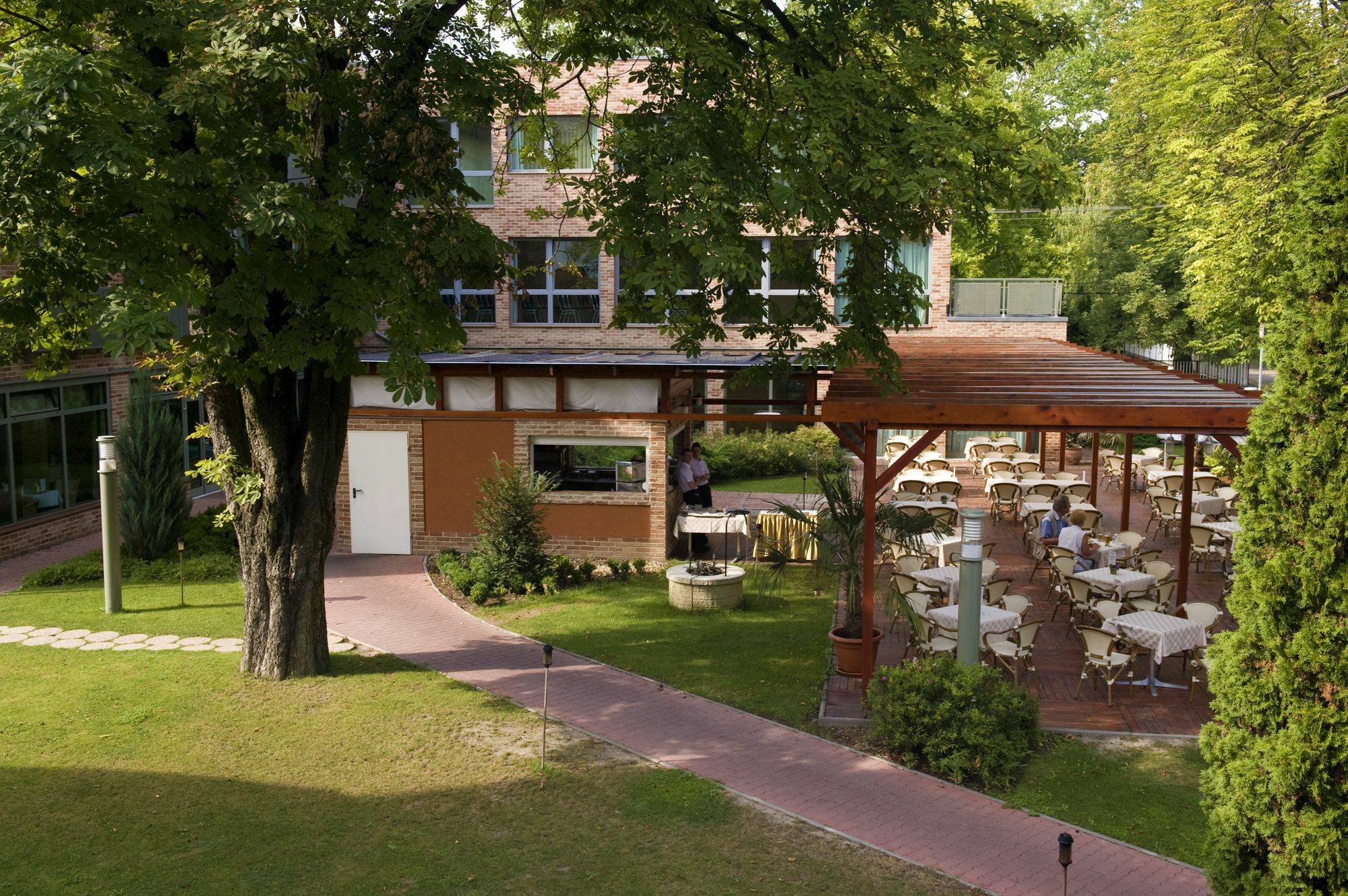 Holiday Beach Budapest Wellness Hotel With Sauna Park Exterior photo